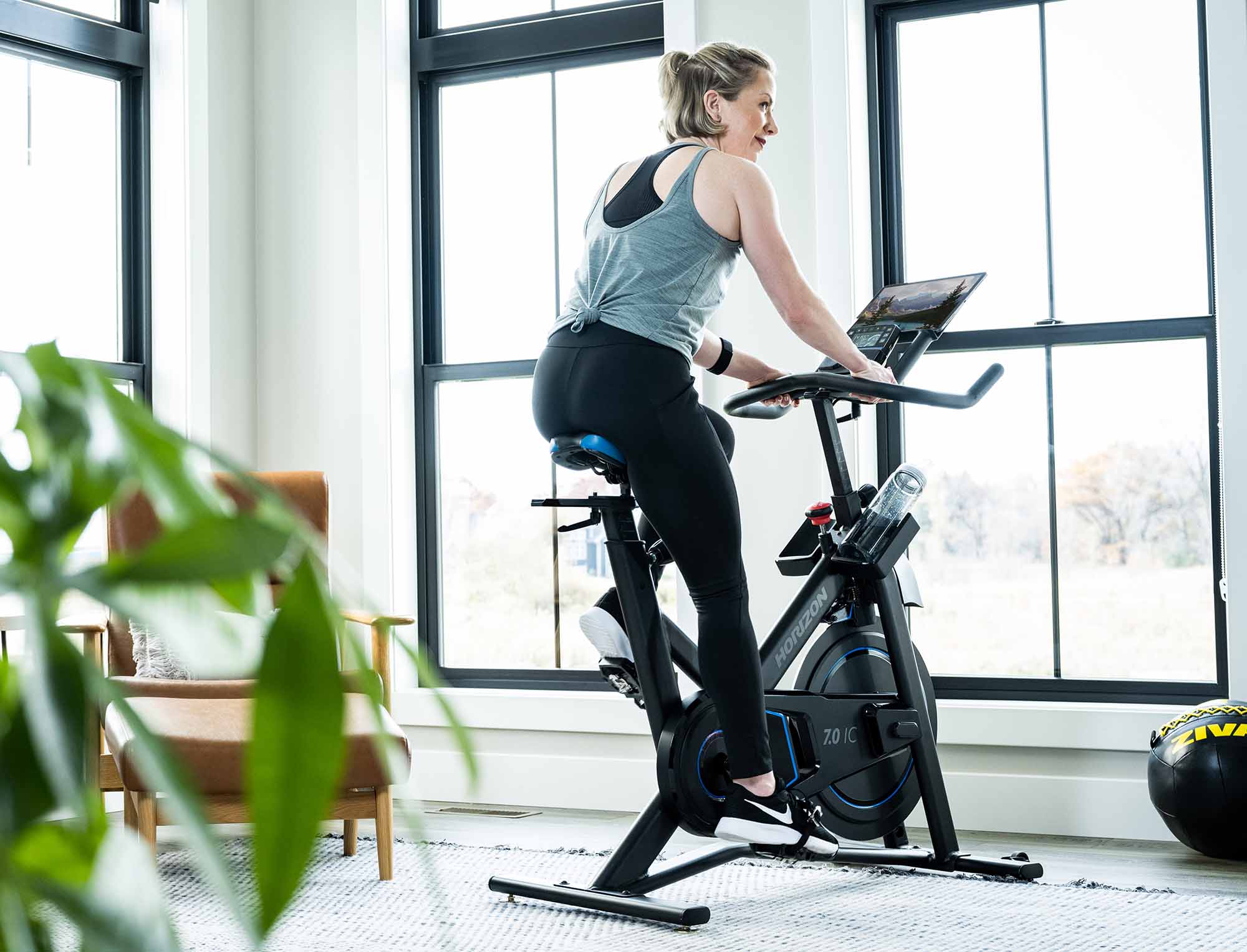 horizon-fitness-indoor-cycles-7-0-ic-v-lo-indoor-bluetooth image 2